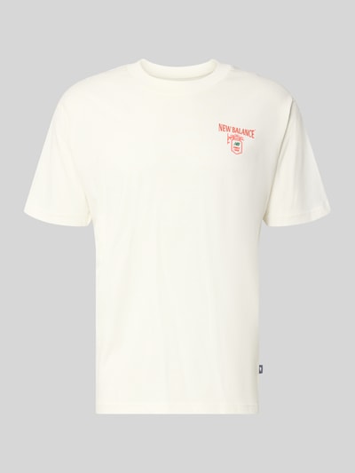Produktfoto, cremefarbenes T-Shirt mit Label-Print Modell 'GRAB A BITE LONDON' von New Balance, reine Baumwolle, gerader Schnitt, Rundhalsausschnitt