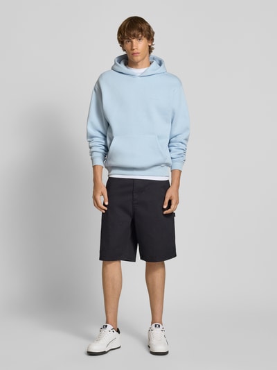 REVIEW Bluza z kapturem z napisem Lodowy błękitny 1