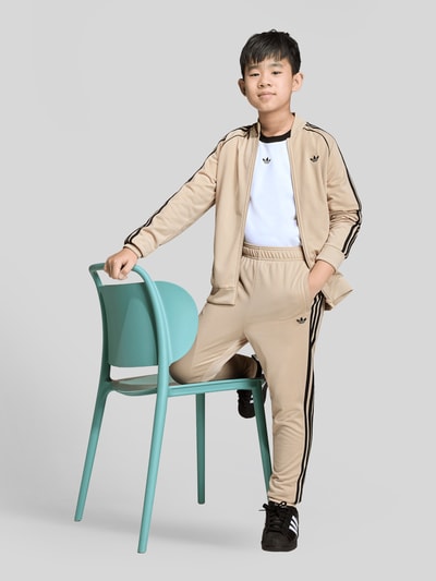 adidas Originals Spodnie dresowe krój regular fit z koniczyną Trefoil Beżowy 1