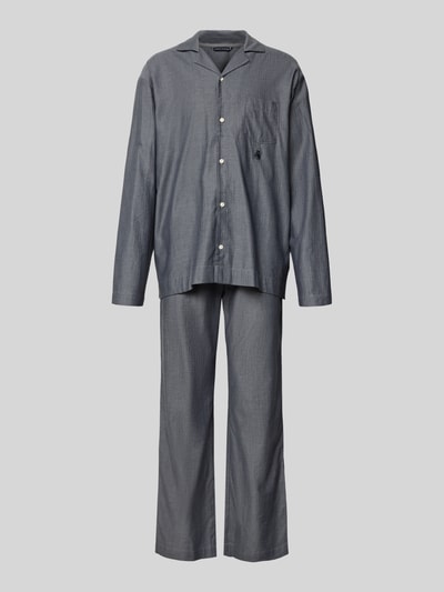 Productfoto, Relaxed Fit Pyjama uit puur katoen Model 'HERRINGBONE' van Tommy Hilfiger met visgraatmotief, all-over motief, logostitching, reverskraag, eenrijige knoopsluiting, lange mouwen, elastische boord met tunnelkoord, tweedelig, borstzak en steekzakken.