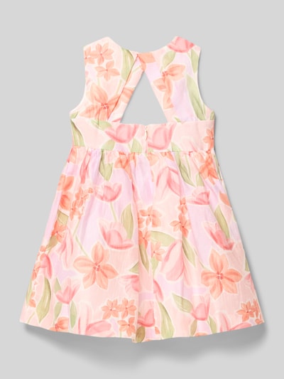 Meisje draagt 'Kleid im Allover-Look mit Schleifen-Applikation' van Mayoral, leinenmix, a-lijn, allover bloemenprint, rugaanzicht.