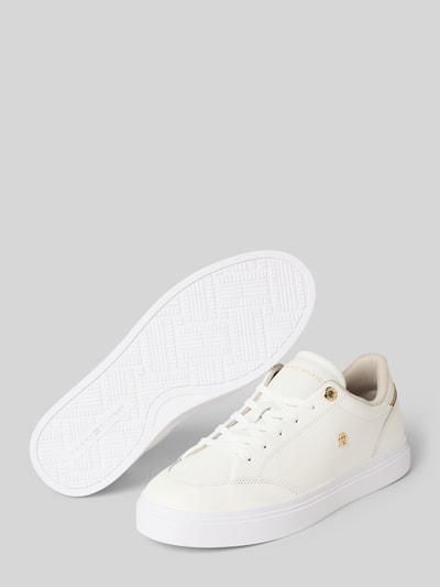 Produktfoto, Low Top Sneaker aus reinem Rindsleder von Tommy Hilfiger, unifarben, runde Schuhspitze, Glattleder, Logo-Detail, sznurowane, płaska podeszwa