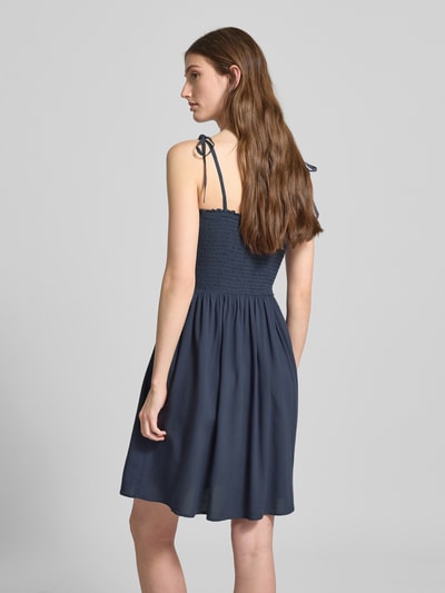 Only Tailliertes Freizeitkleid mit gesmoktem Brustbereich Modell 'NOVA' Rauchblau 5