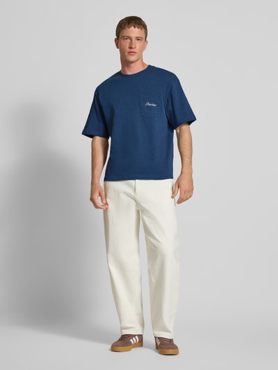 REVIEW T-shirt met borstzak en labelstitching Donkerblauw - 1