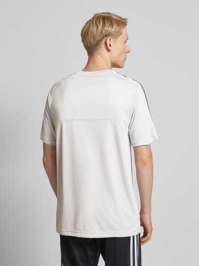 ADIDAS SPORTSWEAR T-Shirt mit Label-Print Hellgrau 5