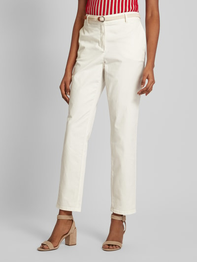 Christian Berg Woman Chino in unifarbenem Design mit Gürtel Offwhite 4