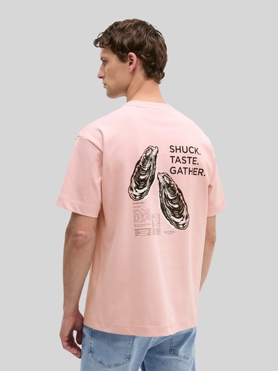 Marc O'Polo Loose Fit T-Shirt aus reiner Baumwolle mit Rücken-Print Rose 5