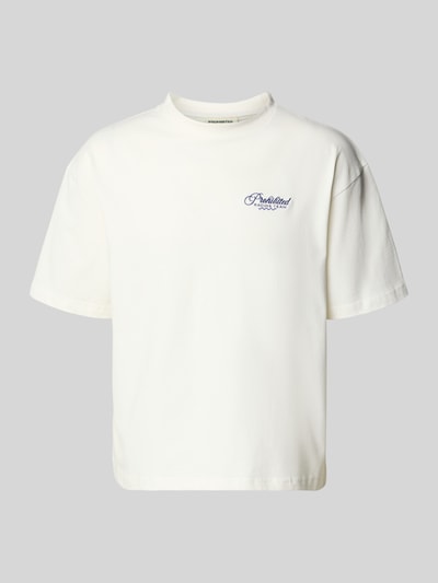 Produktfoto, weißes Herren T-Shirt mit dezentem Label-Stitching und Rundhalsausschnitt, Reine Baumwolle, Relaxed-Fit, Modell 'Grand Prix' von PROHIBITED, Rückenlänge bei Größe M 65 cm
