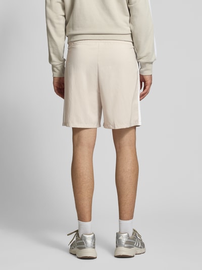 adidas Sportswear Regular Fit Sport-Shorts mit Kontraststreifen Sand 5