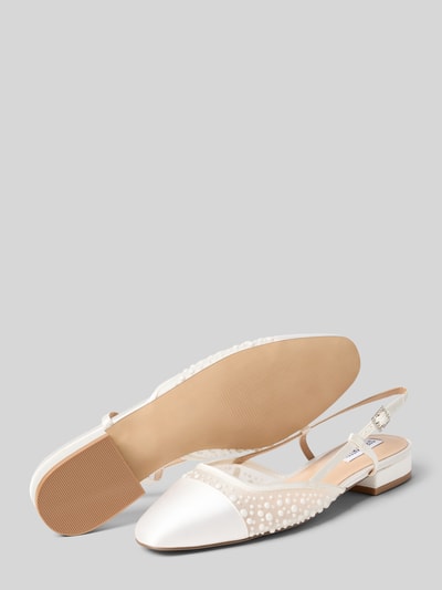 Produktfoto, Ballerina in semitransparentem Design Modell 'Belinda' von Steve Madden, weiße Farbe, offene Ferse, Ziersteinbesatz, abgerundete Form, 3 cm Absatz, strukturierte Textur