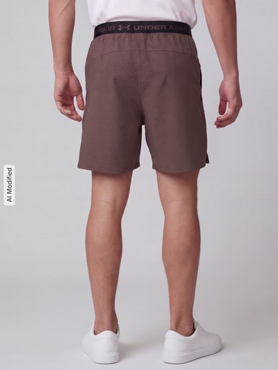 Under Armour Regular Fit Sportshorts mit Logo-Print Schlamm 5