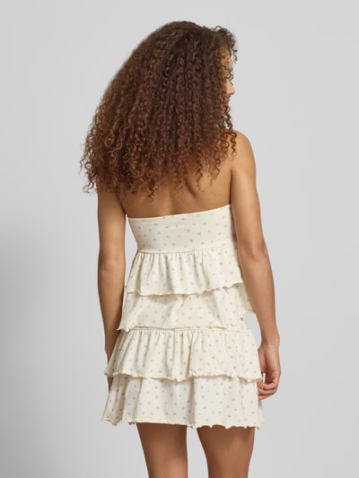 Frauenmodel trägt Bandeau-Top im Stufen-Look mit Schnürung von REVIEW aus Baumwoll-Elasthan-Mix in Regular-Fit, Rückenlänge 32 cm, Ganzkörperansicht Rückansicht.