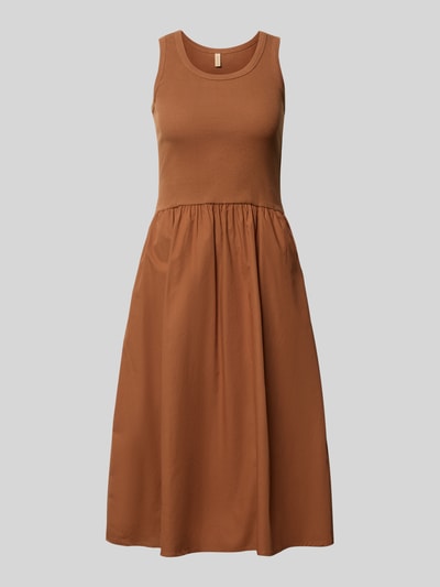 Produktfoto, Knielanges Kleid im 2-in-1-Look von Soyaconcept aus bawełna, linia a, długość do kolan, okrągły dekolt, szerokość w rozmiarze s: 33 cm, długość tyłu w rozmiarze s: 100 cm, jednolita kolorystyka, gładka tekstura