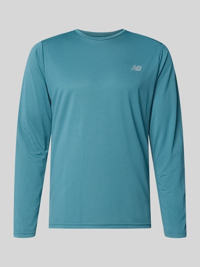 Produktfoto, Funktionsshirt mit Rundhalsausschnitt und Logo von New Balance in Türkis, Regular-Fit, Longsleeve, Rückenlänge 72 cm bei Größe M, glatte Textur