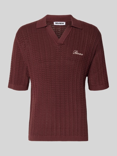 Produktfoto, Slim Fit Poloshirt in Crochet-Optik von REVIEW, bawełna, krój slim fit, kołnierzyk polo, rękaw o dł. 1/2, wyhaftowane logo, długość tyłu w rozmiarze M: 68 cm