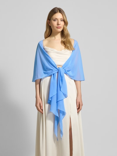 Modelka nosi Etola aus Chiffon mit Knopfverschluss von Vera Mont, lekki szyfon, intensywny niebieski, zapięcie na guzik, Ganzkörperansicht von vorne.