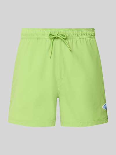 Produktfoto, rechte zwembroek met logodetail model 'Maui' van Jack & Jones in felgroen, elastische band met tunnelkoord, heren zwembroek