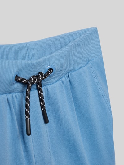 Produktfoto, Regular Fit Sweatshorts aus Baumwoll-Mix von s.Oliver RED LABEL, Optik: Unifarben, Bundabschluss: Elastisch mit innenliegender Weitenregulierung, Tunnelzug, seitliche Eingrifftaschen, Materialverarbeitung: Sweat, Material: Baumwoll-Mix, hellblaue Farbe, glatte Oberfläche, sichtbare Kordel