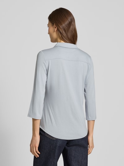 Frauenmodel trägt Regular Fit Hemdbluse aus Viskose-Mix von Marc O'Polo, unifarben, 3/4-Arm, leicht abgerundet, Ganzkörperansicht Rückansicht