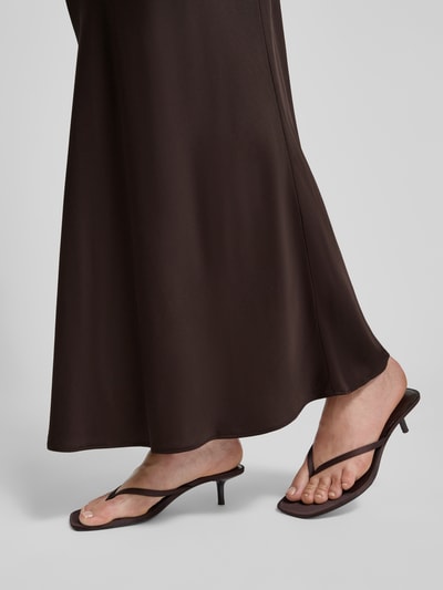 Style Icon Collection Fliegender Satin-Midirock - curated by Anouk Yve Dunkelbraun 3