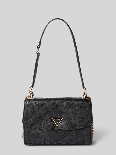 Produktfoto, schwarze Guess Handtasche mit Label-Applikation, Modell 'CRESIDIA II', strukturierte Oberfläche, Magnetverschluss, goldfarbene Details, Schulterriemen, Maße 23 x 17 x 8 cm, Länge Schulterriemen 108 cm.