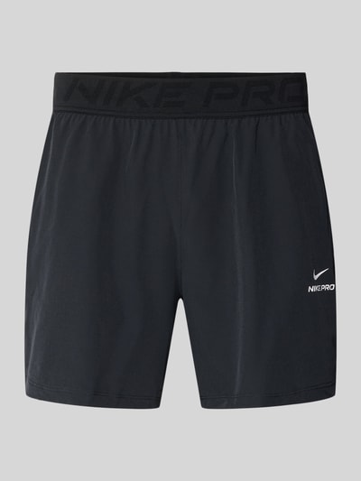 Produktfoto, Shorts mit Logo und elastischem Bund von NIKE TRAINING in Schwarz mit weißem Logo, Regular Fit, Material-Mix mit Stretch-Anteil.