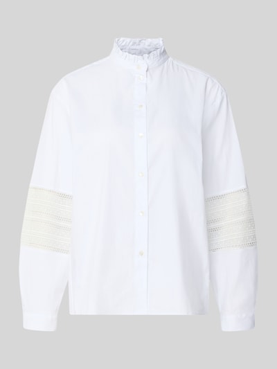 Produktfoto, weiße Regular Fit Bluse aus Baumwoll-Mix Modell 'Gala' von MANGO, Stehkragen, Rüschen, Loch-Stitching, lange Ärmel