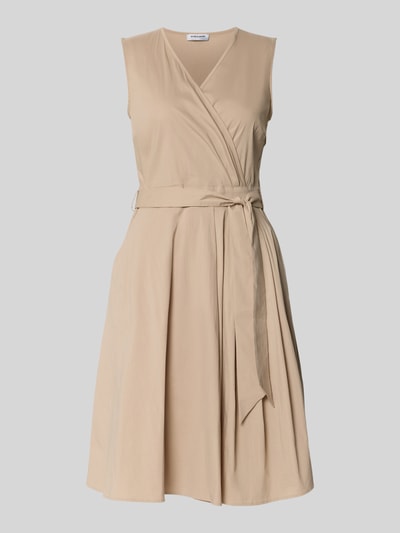 Produktfoto, Kleid mit V-Ausschnitt in Wickel-Optik von More & More in Beige, taillierte Passform, Baumwoll-Mix, abnehmbares Taillenband, glatte Textur