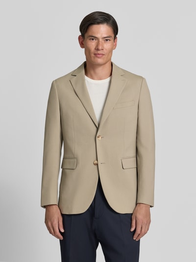 Männermodel trägt Regular Fit Sakko mit Viskose-Mix Modell 'Charles' von Matinique, beige, Reverskragen, Ganzkörperansicht von vorne.