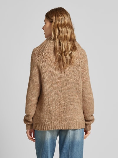 MAX&Co. Sweter z dzianiny z okrągłym dekoltem model ‘BERTA’ Camel 5