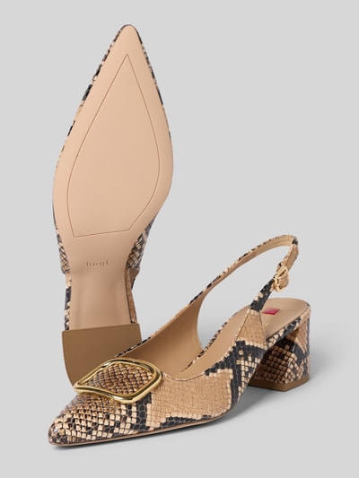 Produktfoto, Pumps aus echtem Leder mit Allover-Animal-Print von Högl in Beige und Schwarz mit Zierbesatz, offener Ferse und glatter Sohle.