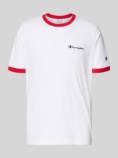 Produktfoto, T-Shirt mit Rundhalsausschnitt und Label-Stitchings von CHAMPION, weiß-rote Farbkombination, Reine Baumwolle, Regular-Fit, Rückenlänge 70 cm bei Größe M