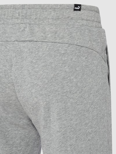 PUMA PERFORMANCE Sweatshorts mit Label-Print Modell 'ESS' Mittelgrau Melange 4