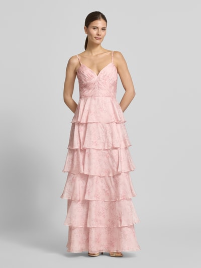 Vrouwenmodel draagt Abendkleid mit Volantsaum und Spaghettiträgern van Hey Kyla in lichtroze chiffon, a-lijn, maxi-jurk met v-hals, volantzoom, ritssluiting, ruglengte maat 36: 147 cm, borstwijdte 33 cm, geheel vooraanzicht.
