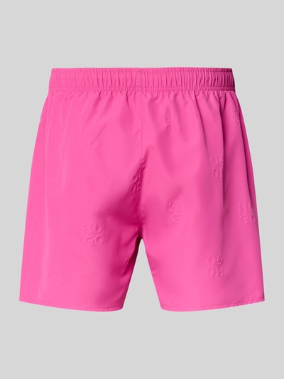 Produktfoto, Regular Fit Badeshorts mit Label-Prägung Modell 'TONAL' von HUGO, Optik: Unifarben, elastischer Bundabschluss, seitliche Eingrifftaschen