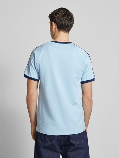 adidas Originals T-Shirt mit Label-Stitching Hellblau 5