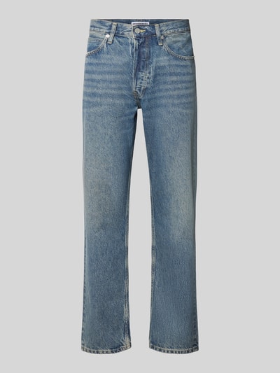 Produktfoto, blaue Straight Fit Jeans aus Baumwoll-Lyocell-Mix Modell 'MAADOX' von ARMEDANGELS, Herren Straight Fit Jeans von ARMEDANGELS, leichte Waschung, sichtbare Nähte, glatte Textur