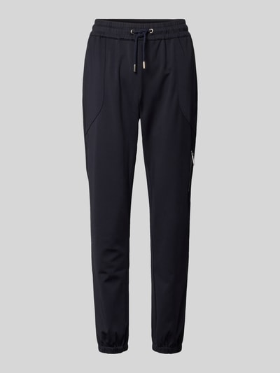 Produktfoto, Jogpants mit elastischem Bund Modell 'Jill' von monari in Schwarz, Regular Fit, Material-Mix mit Stretch, Tunnelzug, strukturierte Oberfläche