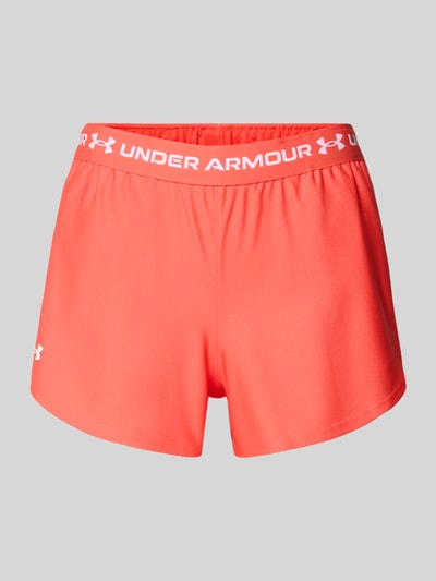 Produktfoto, Shorts mit elastischem Bund und Logo von Under Armour, krój regular fit, logo, elastyczny pas, detal z logo, szerokość w rozmiarze S 39 cm, długość wewnętrzna nogawki w rozmiarze S 8 cm, kolor koralowy, gładka tekstura