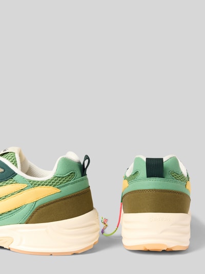 Produktfoto, Herren Sneaker von Genesis Modell 'G-Eco' mit Logo-Detail, grün-gelbes Obermaterial, profilierte Sohle, abgerundete Passform, Schnürverschluss, Absatzhöhe 5 cm, Schafthöhe 6 cm, Schaftweite 7 cm, Kontext: Herren Sneaker mit Logo-Detail und profilierter Sohle.