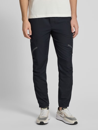 Under Armour Relaxed Fit Trainingshose mit Cargotaschen Modell 'Unstoppable' Black 4