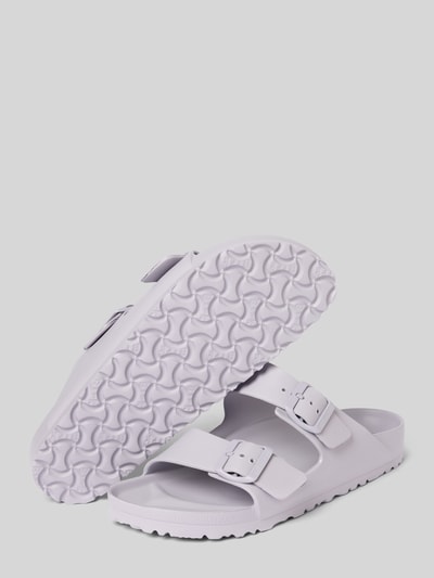 Produktfoto, lichte Dames Slippers mit Logo-Detail Model 'Arizona' van Birkenstock, open hiel, afgeronde pasvorm, hakhoogte maat 40: 3 cm, logodetail