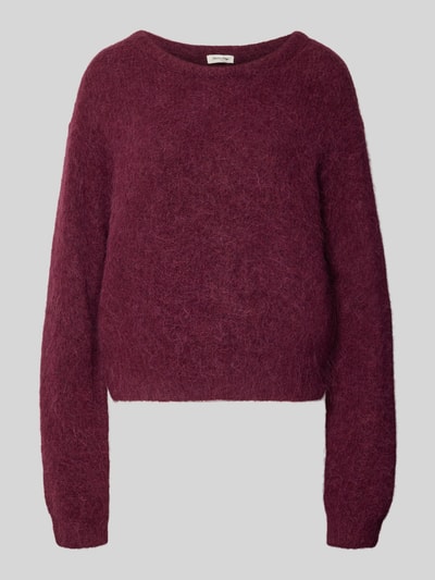 Produktfoto, Regular Fit Pullover aus Alpaka-Mix Modell 'NIBY' von American Vintage, Strukturmuster in dunklem Bordeaux, Damen Pullover, softer Flor, Kontext: Rückenlänge 50 cm, Ärmellänge 65 cm bei Größe S