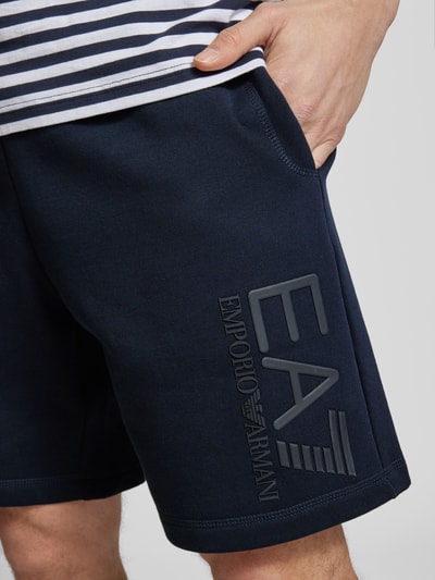 EA7 Emporio Armani Sweatshorts mit elastischem Bund Modell 'TRAIN' Dunkelblau 3