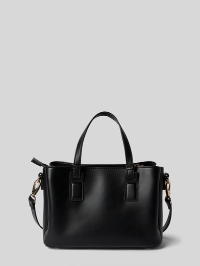 Produktfoto, schwarze Handtasche in Leder-Optik Modell 'Clio' von VALENTINO BAGS, goldene Details, rechteckige Form, glatte Textur