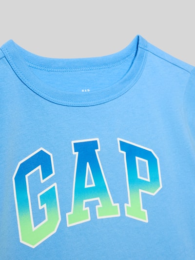 Produktfoto, Regular Fit T-Shirt mit Logo-Print von GAP in Blau mit weiß-grünem Logo-Print, Reine Baumwolle, Rundhalsausschnitt, Kindergrößen.