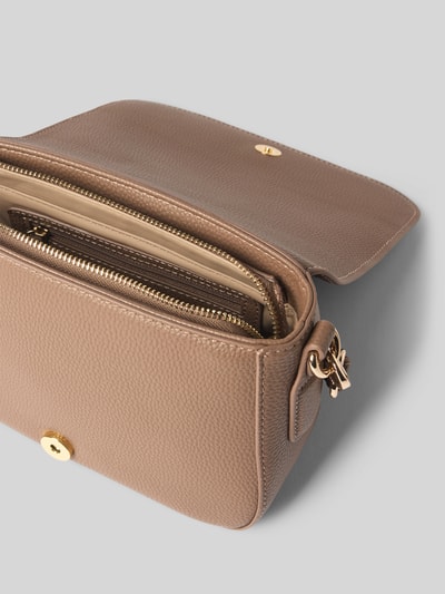 VALENTINO BAGS Shoulder Bag mit Logo-Applikation Modell 'Brixton' Taupe 4