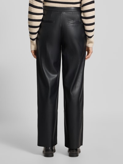 Betty Barclay Broek in leerlook met paspelzakken aan de achterkant Zwart - 5