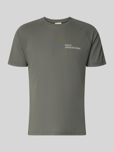 Produktfoto, Herren T-Shirt mit Label-Print, Regular-Fit, Modell 'SORONA' von HALO, olivgrün, fein strukturierte Oberfläche, Rundhalsausschnitt