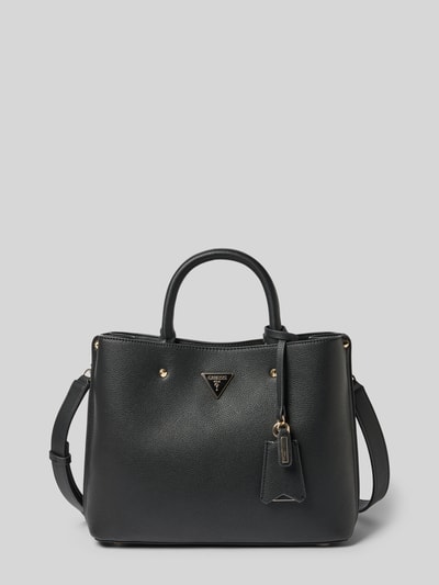 Produktfoto, schwarze Handtasche mit Label-Applikation Modell 'ECO MERIDIAN II' von GUESS, Strukturleder, goldene Details, Tragehenkel, Hauptfach mit Reißverschluss, Schulterriemen, Maße 31x24x11 cm, Länge Schulterriemen 109 cm